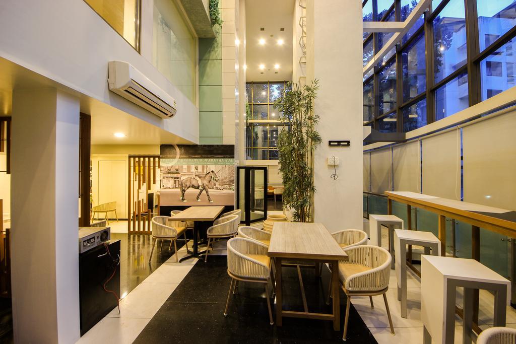 Deccan 8 Pune Exterior photo